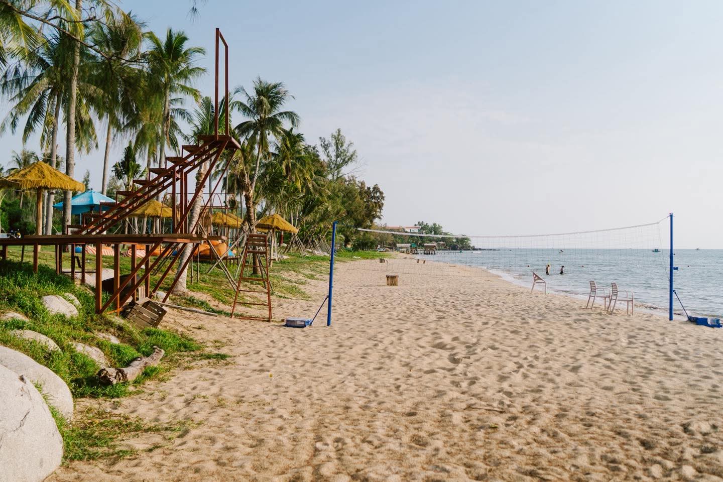68 Sunset Beach Bar Phú
