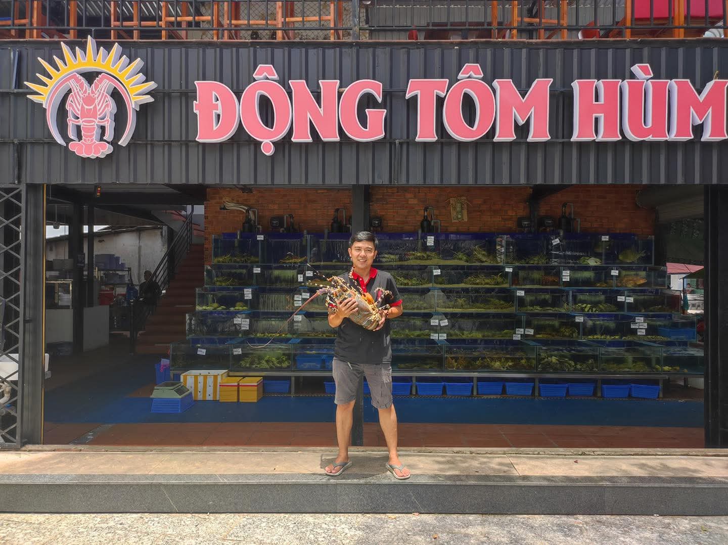 Nhà hàng Động Tôm Hùm Phú Quốc - Thiên đường hải sản tươi sống kết hợp ngắm hoàng hôn tại Dương Đông