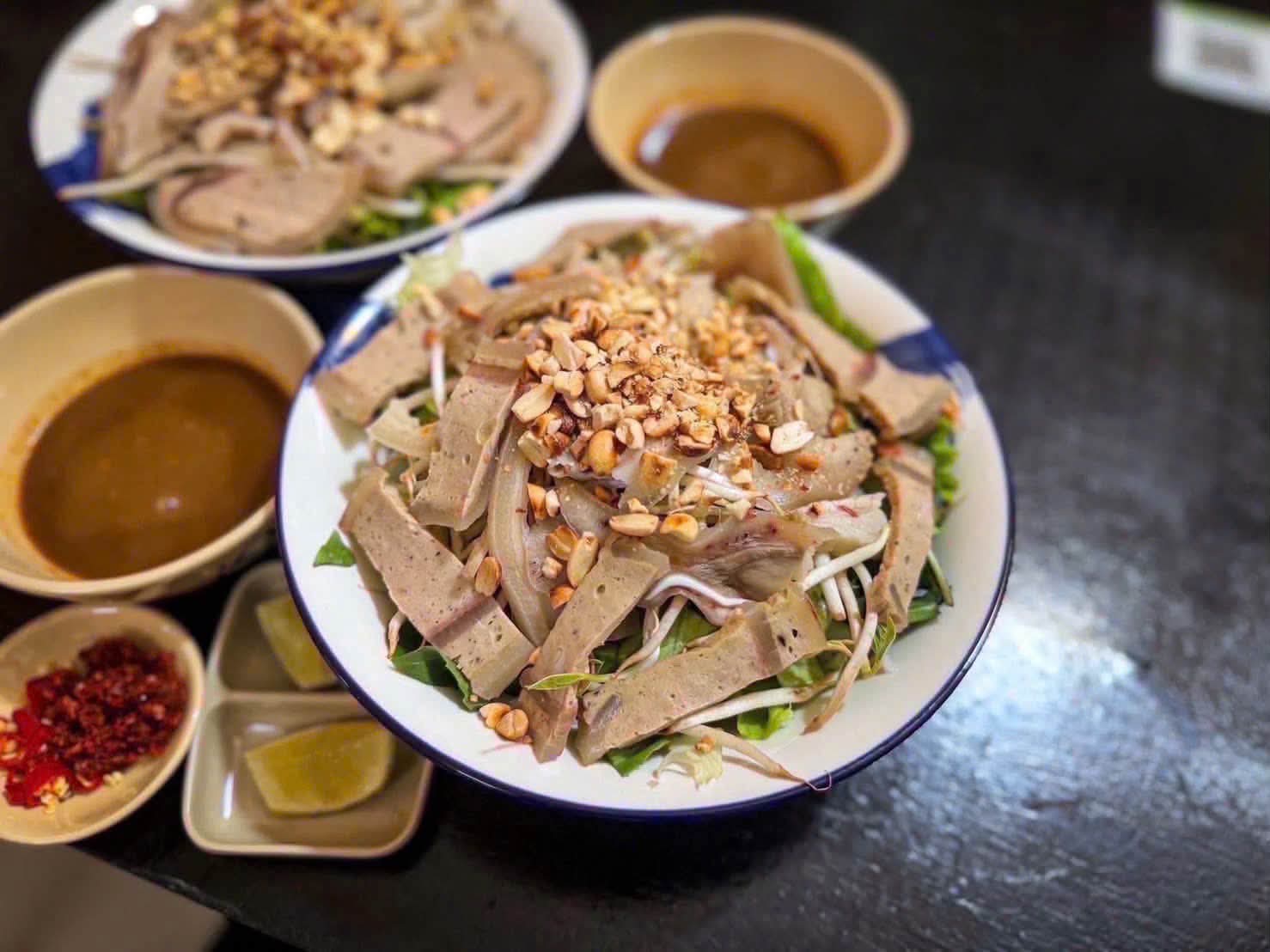 Quán ăn Giai Ý Phú Quốc - Món Huế nhà làm, đậm đà hương vị cố đô giữa lòng đảo ngọc