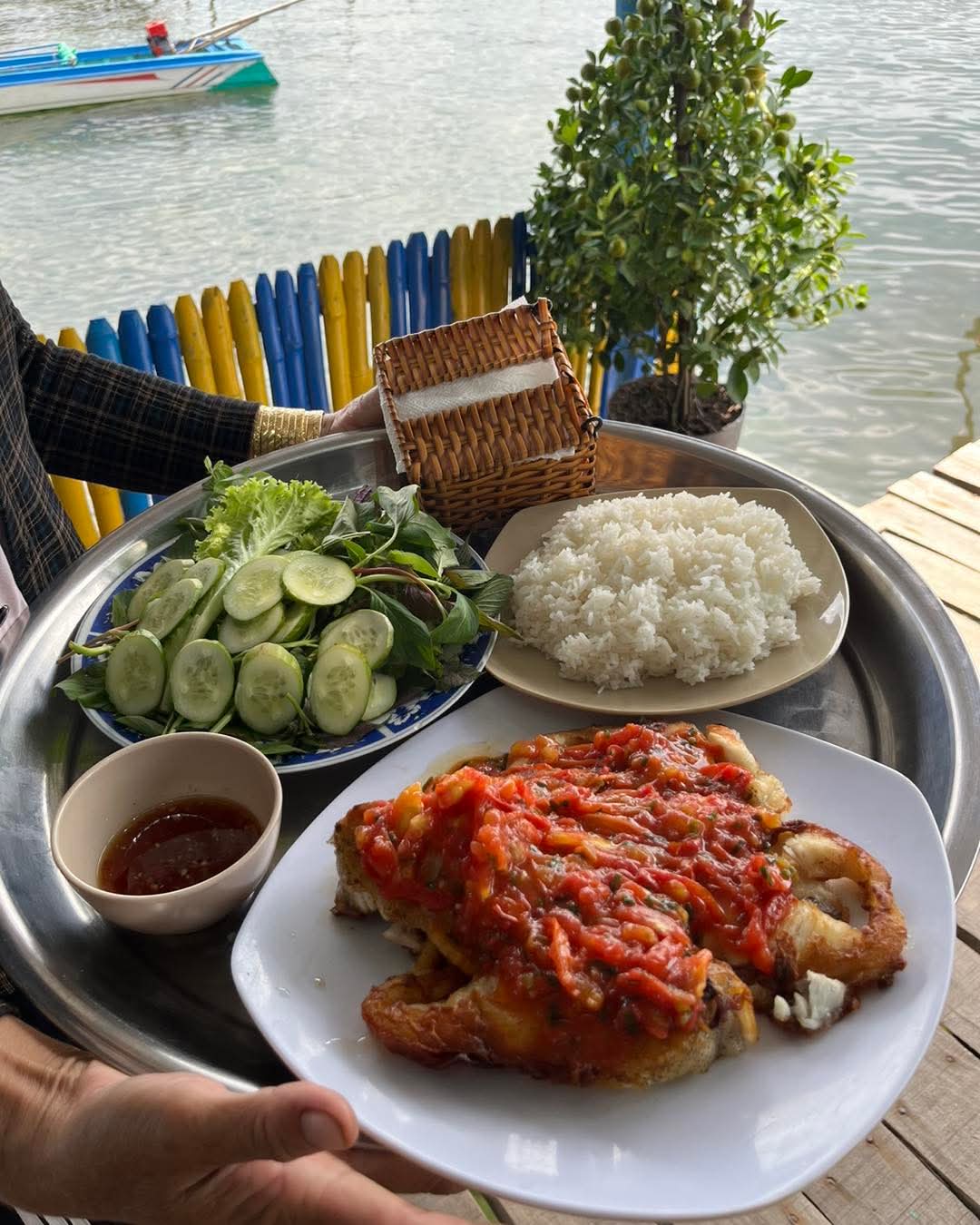 Quán ăn Nhà Trên Biển - Joy Adventures Phú Quốc: trải nghiệm hải sản tươi sống giữa biển Rạch Vẹm