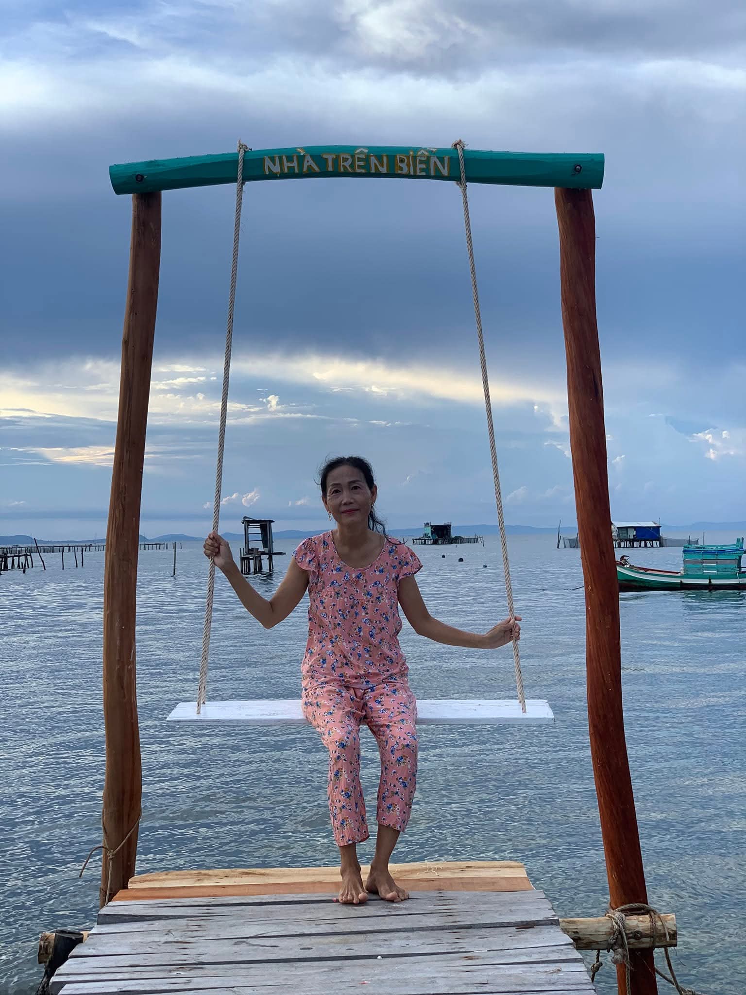 Quán ăn Nhà Trên Biển - Joy Adventures Phú Quốc: trải nghiệm hải sản tươi sống giữa biển Rạch Vẹm
