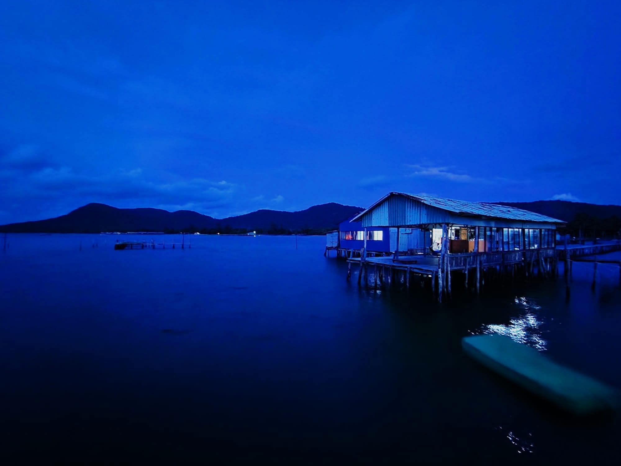 Quán ăn Nhà Trên Biển - Joy Adventures Phú Quốc: trải nghiệm hải sản tươi sống giữa biển Rạch Vẹm