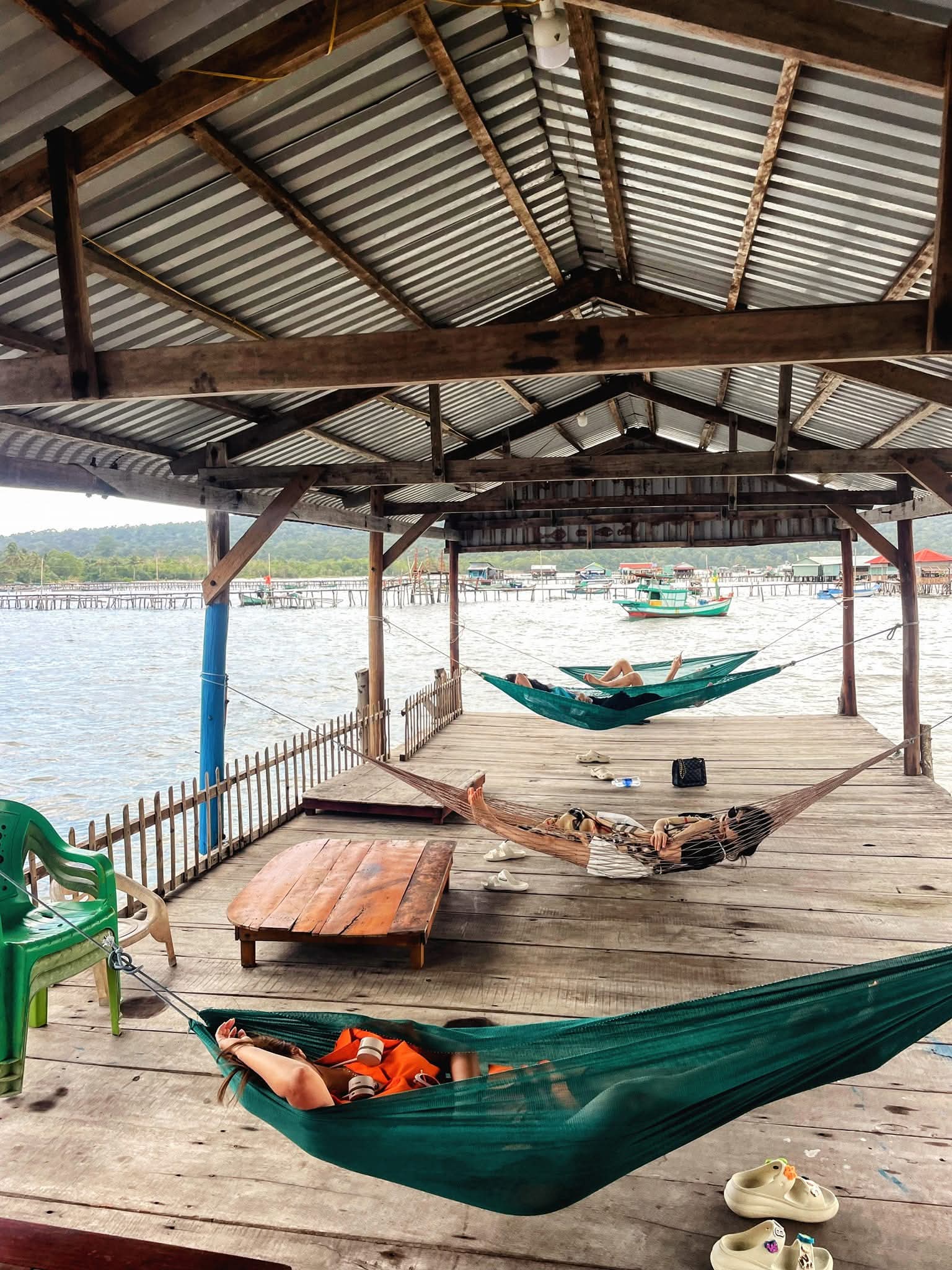 Quán ăn Nhà Trên Biển - Joy Adventures Phú Quốc: trải nghiệm hải sản tươi sống giữa biển Rạch Vẹm