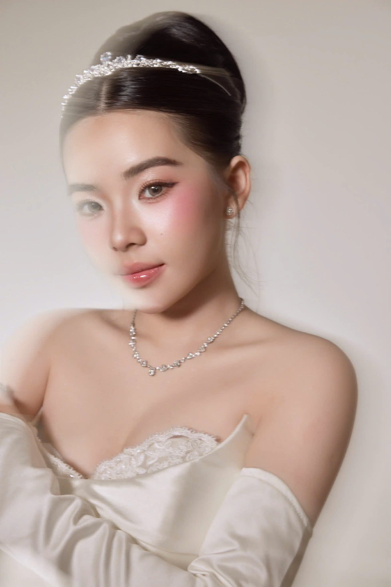 Dịch vụ trang điểm tại Phú Quốc - Makeup Artist chuyên nghiệp, đẹp tự nhiên