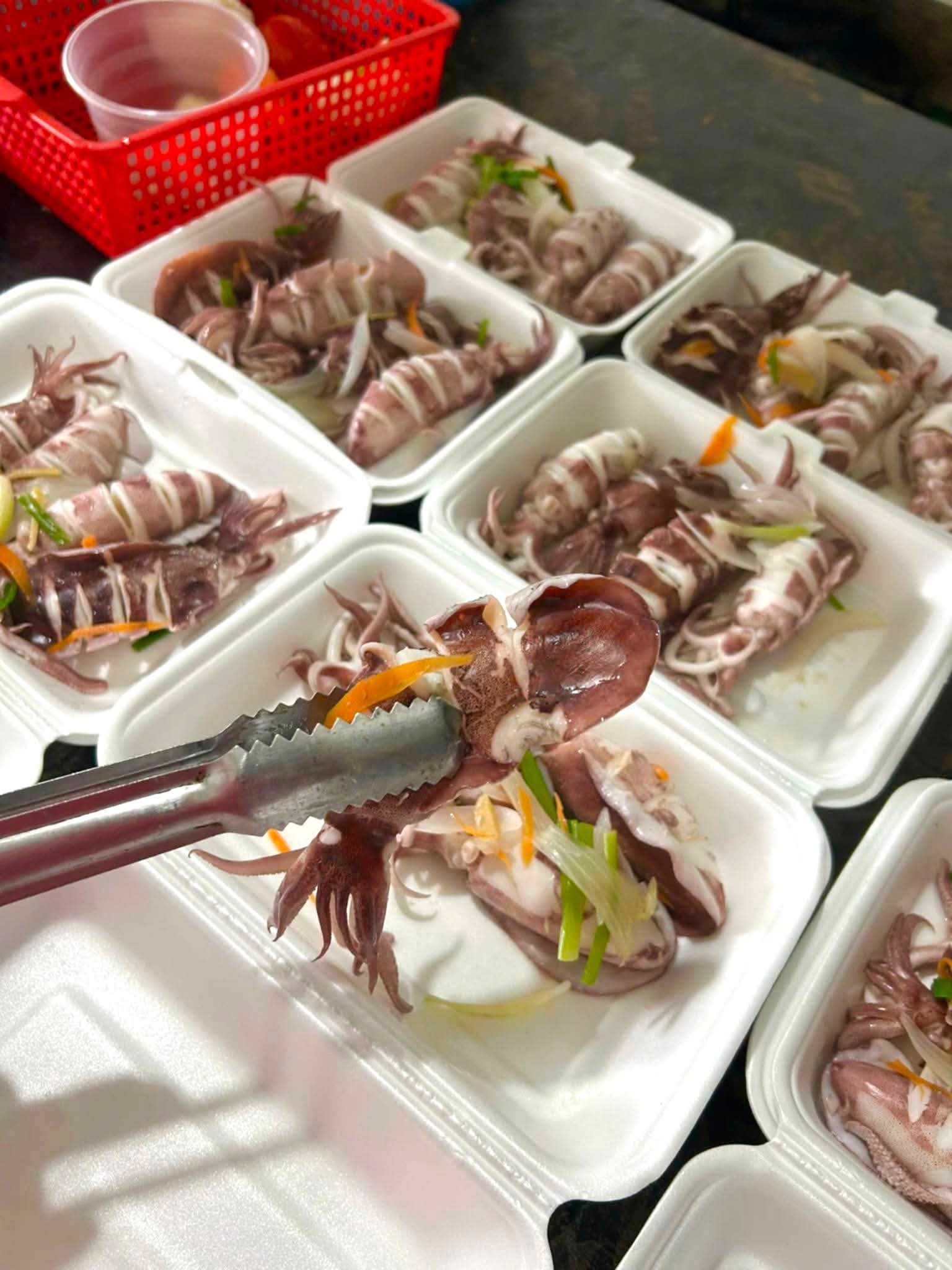 Bếp nhà Sunny Phú Quốc - Thưởng thức hải sản tươi sống, chế biến theo yêu cầu