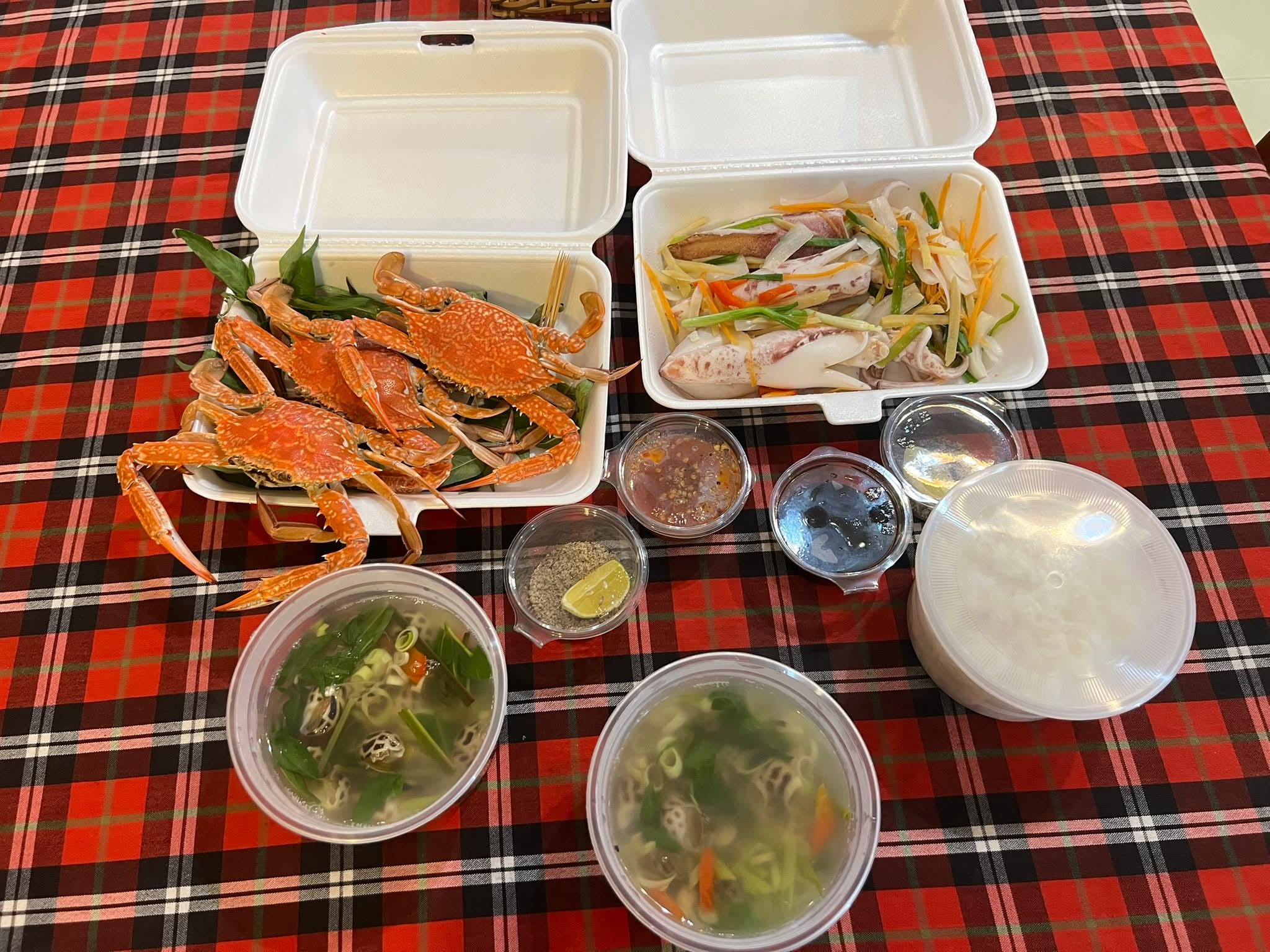 Bếp nhà Sunny Phú Quốc - Thưởng thức hải sản tươi sống, chế biến theo yêu cầu