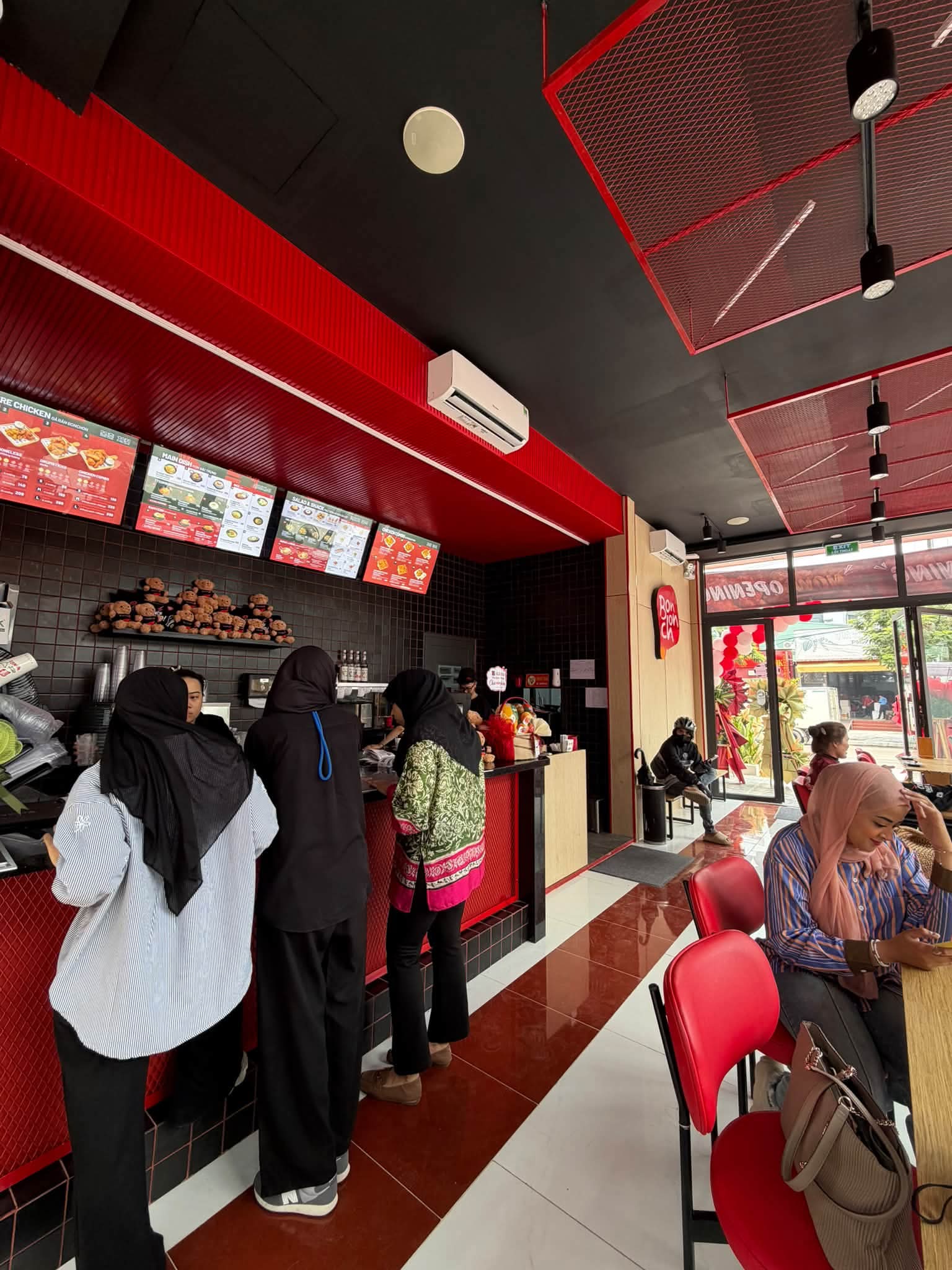 Nhà hàng Bonchon đường Trần Hưng Đạo - Gà rán Hàn Quốc giữa trung tâm Dương Đông