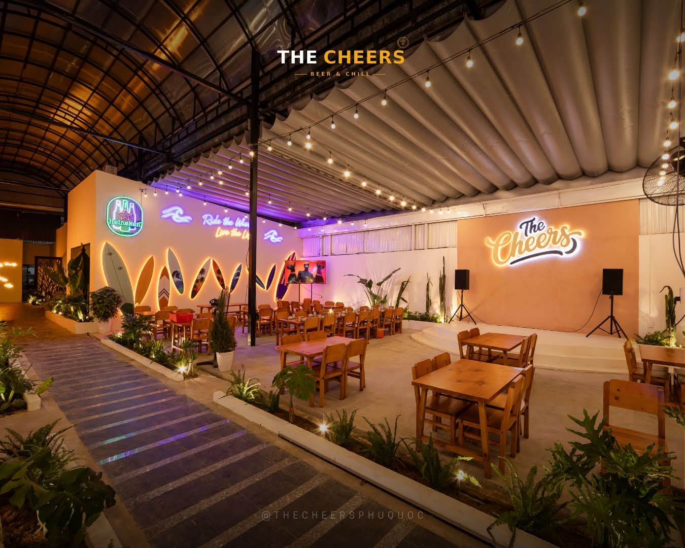 Nhà hàng The Cheers Phú Quốc - Toạ độ "Beer & Chill" gây thương nhớ tại trung tâm Dương Đông 