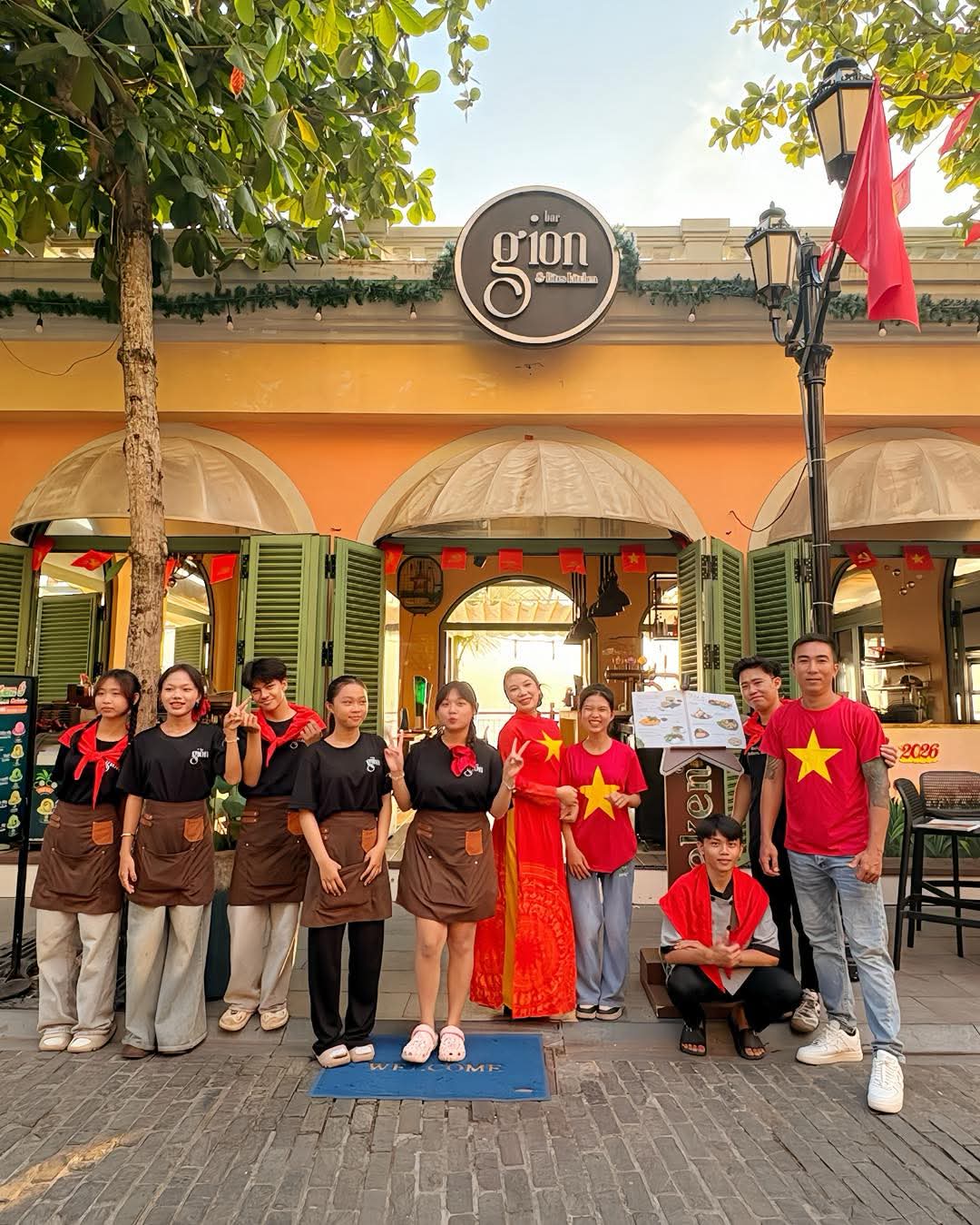 Nhà hàng Giòn Bar & Bites Kitchen Phú Quốc – Chill bên biển, thưởng thức hải sản và cocktail giữa Thị trấn Hoàng Hôn