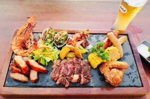 Nhà hàng Giòn Bar & Bites Kitchen Phú Quốc – Chill bên biển, thưởng thức hải sản và cocktail giữa Thị trấn Hoàng Hôn