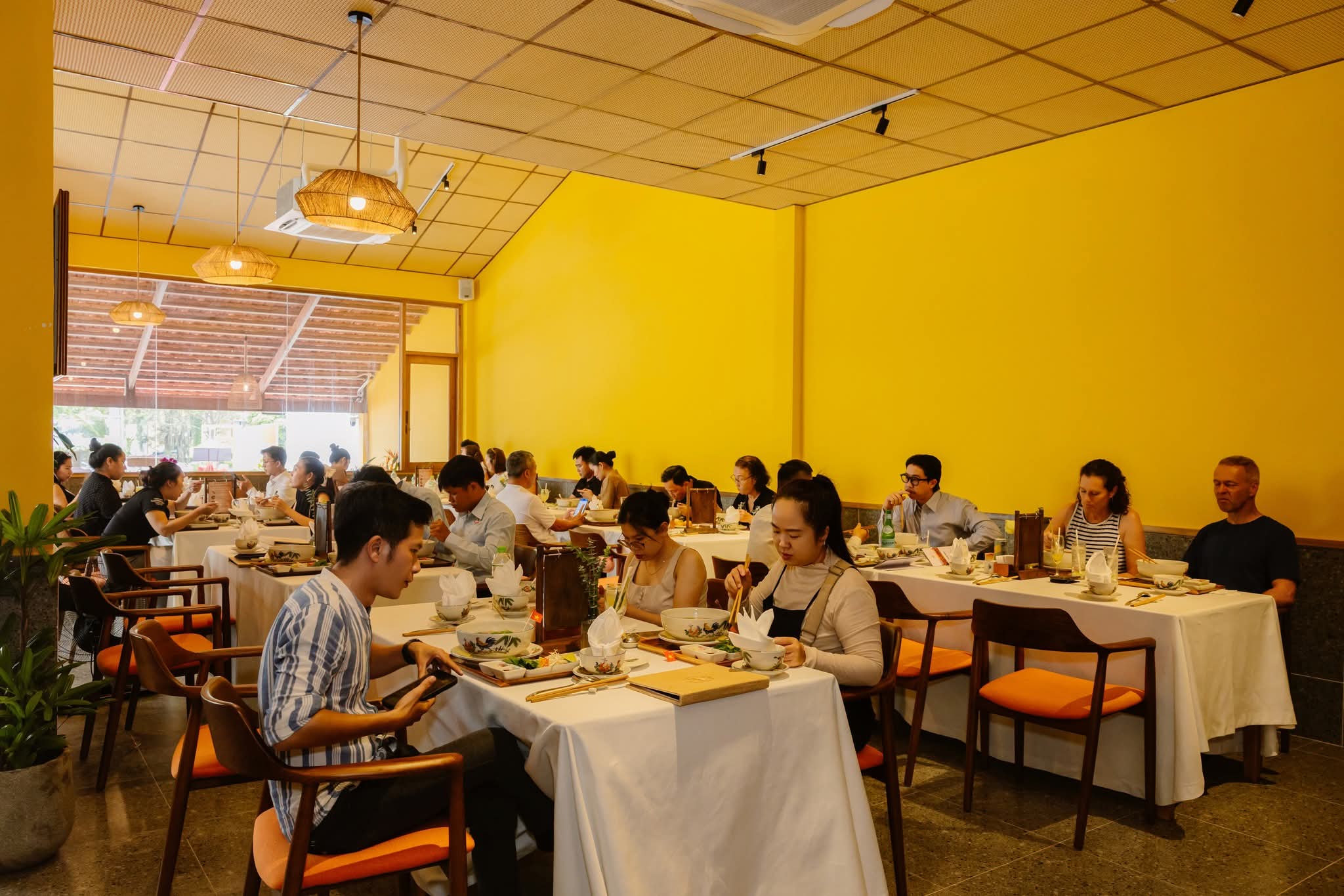 Nhà hàng phở Feu Phú Quốc - Địa chỉ thưởng thức phở trên đường Trần Hưng Đạo, Dương Đông